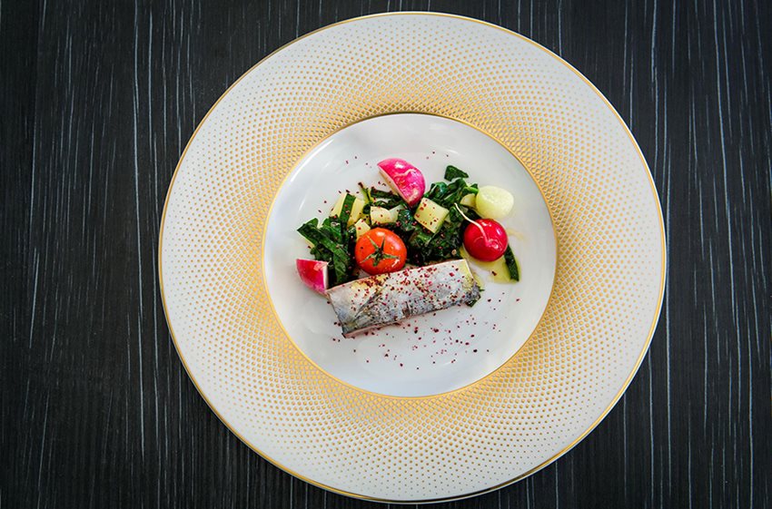 Skumbrė su mangoldais