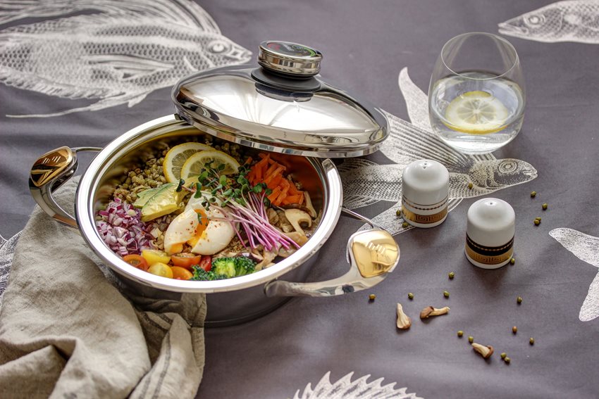 Bolivinė balanda su pupelėmis ir kiaušiniais be lukšto