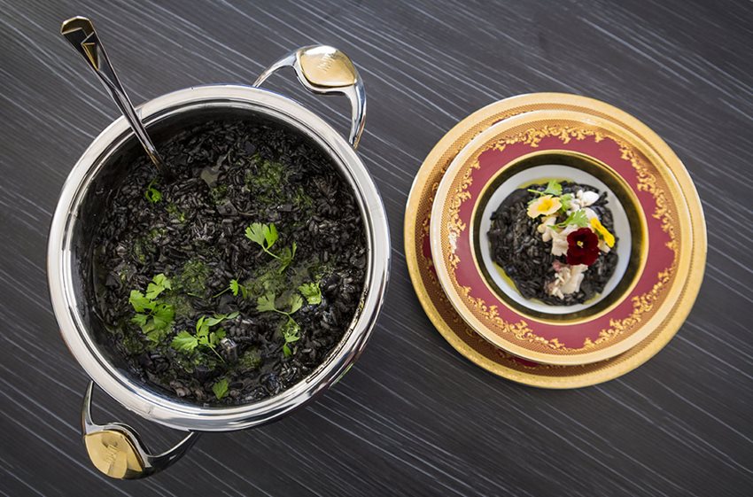 Risotto su kalmarų rašalu