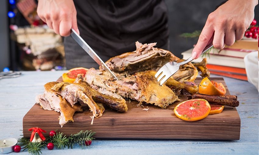 Antis su apelsinais, cinamonu ir medumi