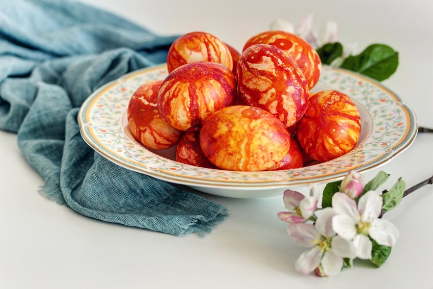 Velykinių kiaušinių dažymas